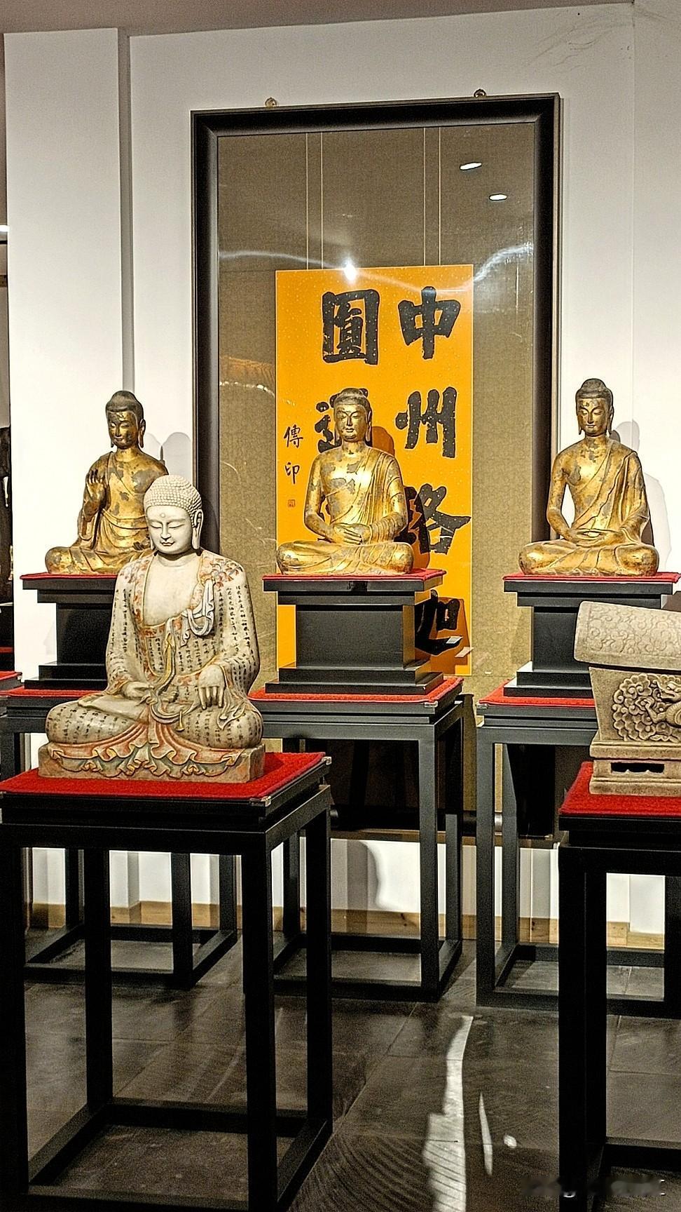 弘一法师家境优渥，是个俊朗的少主，可他面对红颜只说:爱是慈悲。修行一生，留下一语