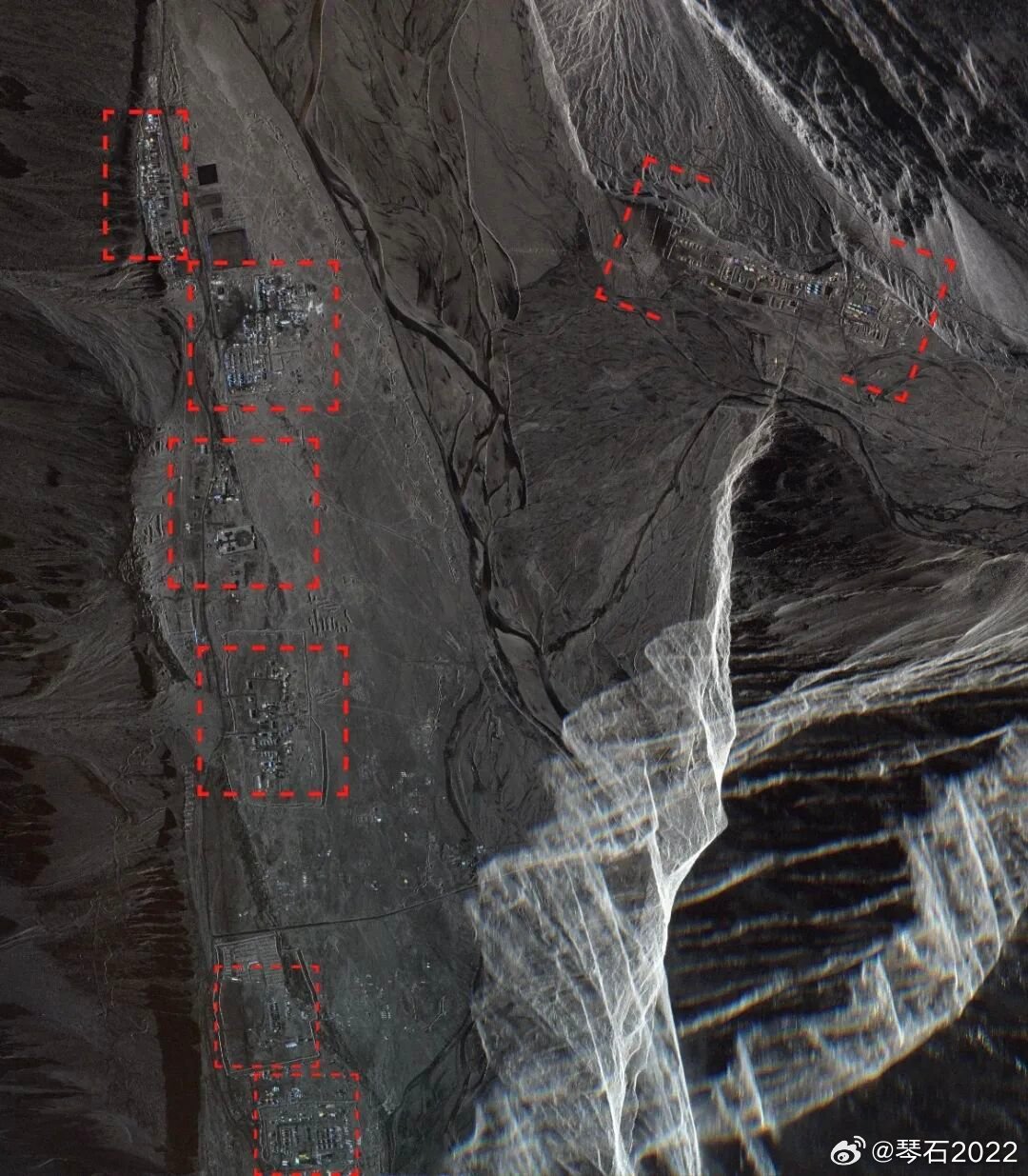印度在加勒万河口修建大批营地及防御工事图6~图9堑壕非常明显烽火问鼎计划中国周边