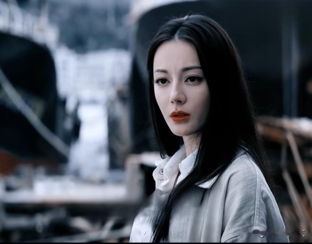 【枭起青壤】  

《枭起青壤》开播即爆，质感拉满，完全颠覆了观众对内娱剧的刻板