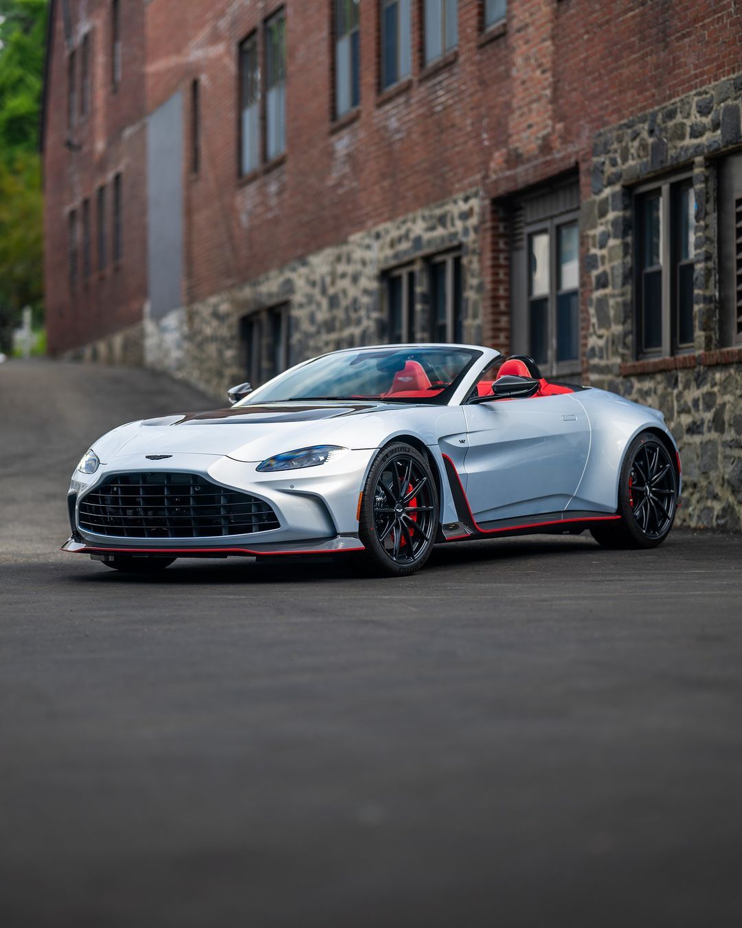 阿斯顿·马丁 V12 Vantage Roadster ​​​