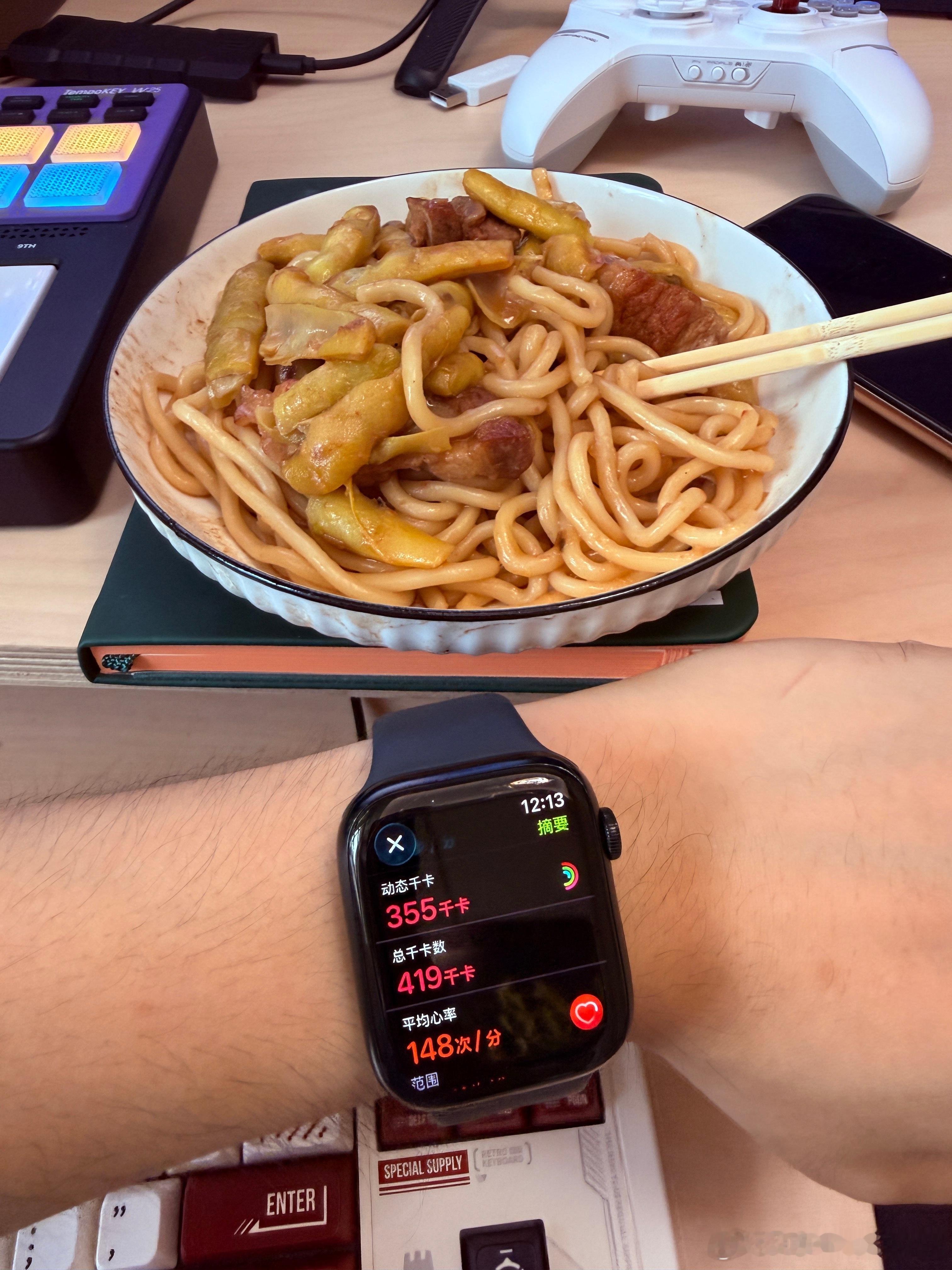 起床先来个40分钟有氧 然后来碗焖面 