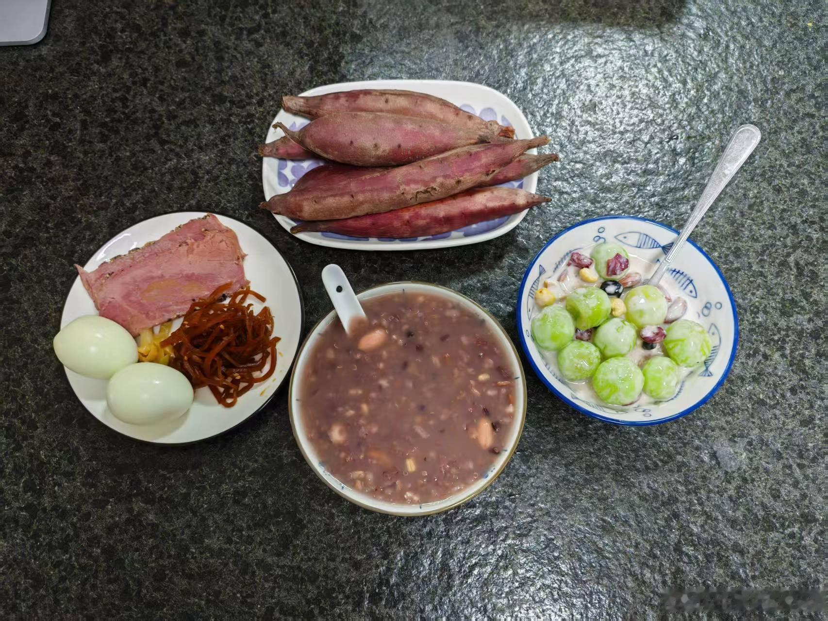 忘了现在是单身状态，早餐习惯性煮了2个鸡蛋。（毛哥） ​​​