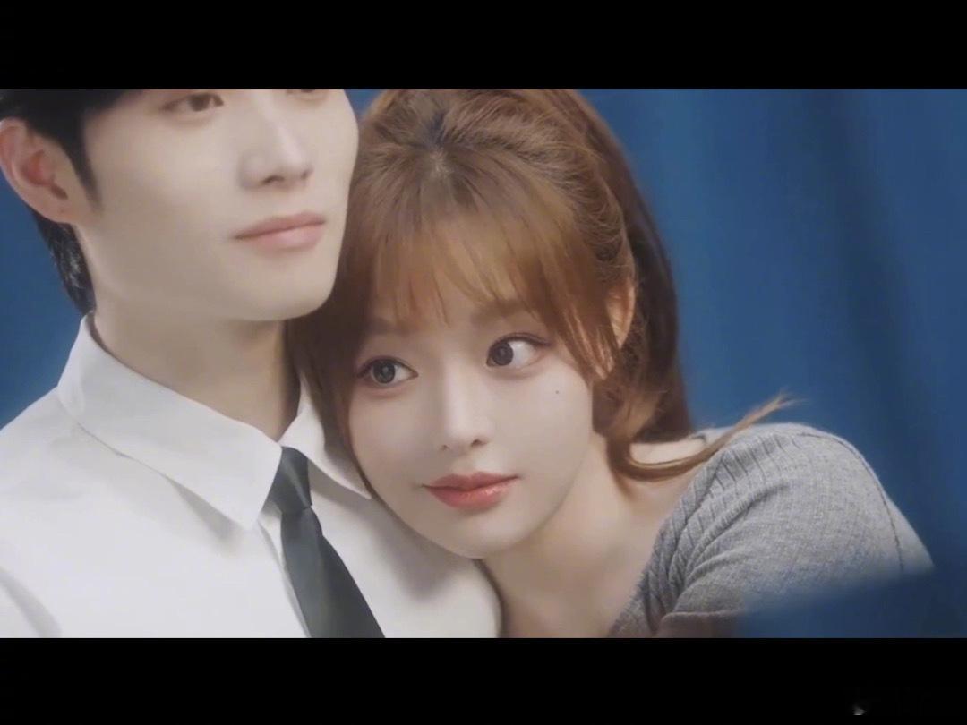 #黄霄雲新歌mv破碎感##黄霄雲井胧第一次拍mv# 啊啊啊MV终于来了！“爱近的