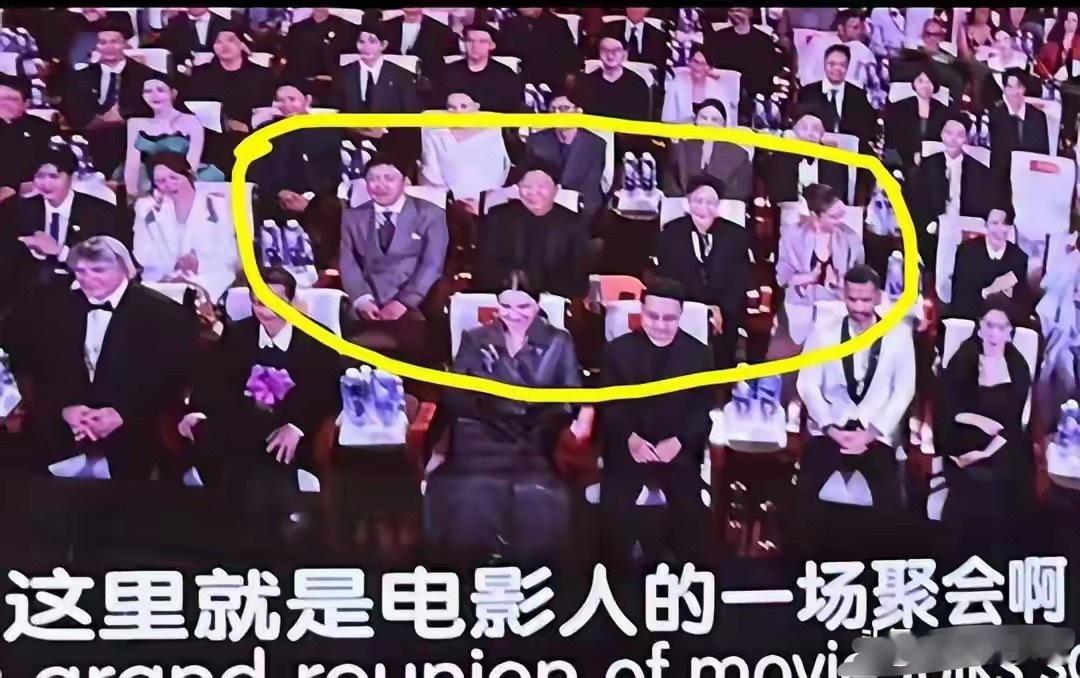 沈腾 座位第16届北影节开幕式座位多次调整，原定黄渤沈腾双C，现场变为黄渤张颂文