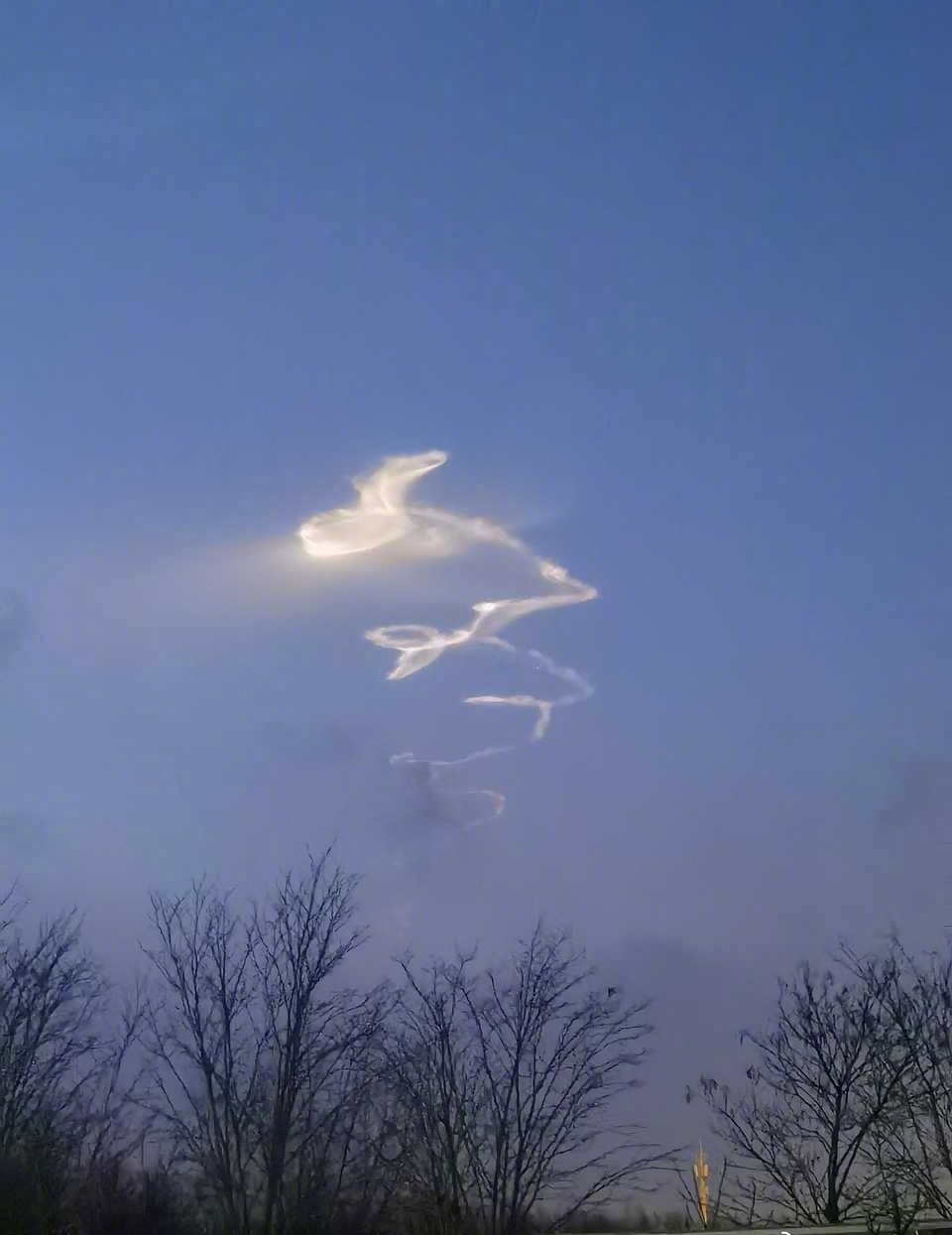 这种形态的轨迹，还专门选择傍晚时间，应该是专门让人看现在反导技术的制动水平的这不