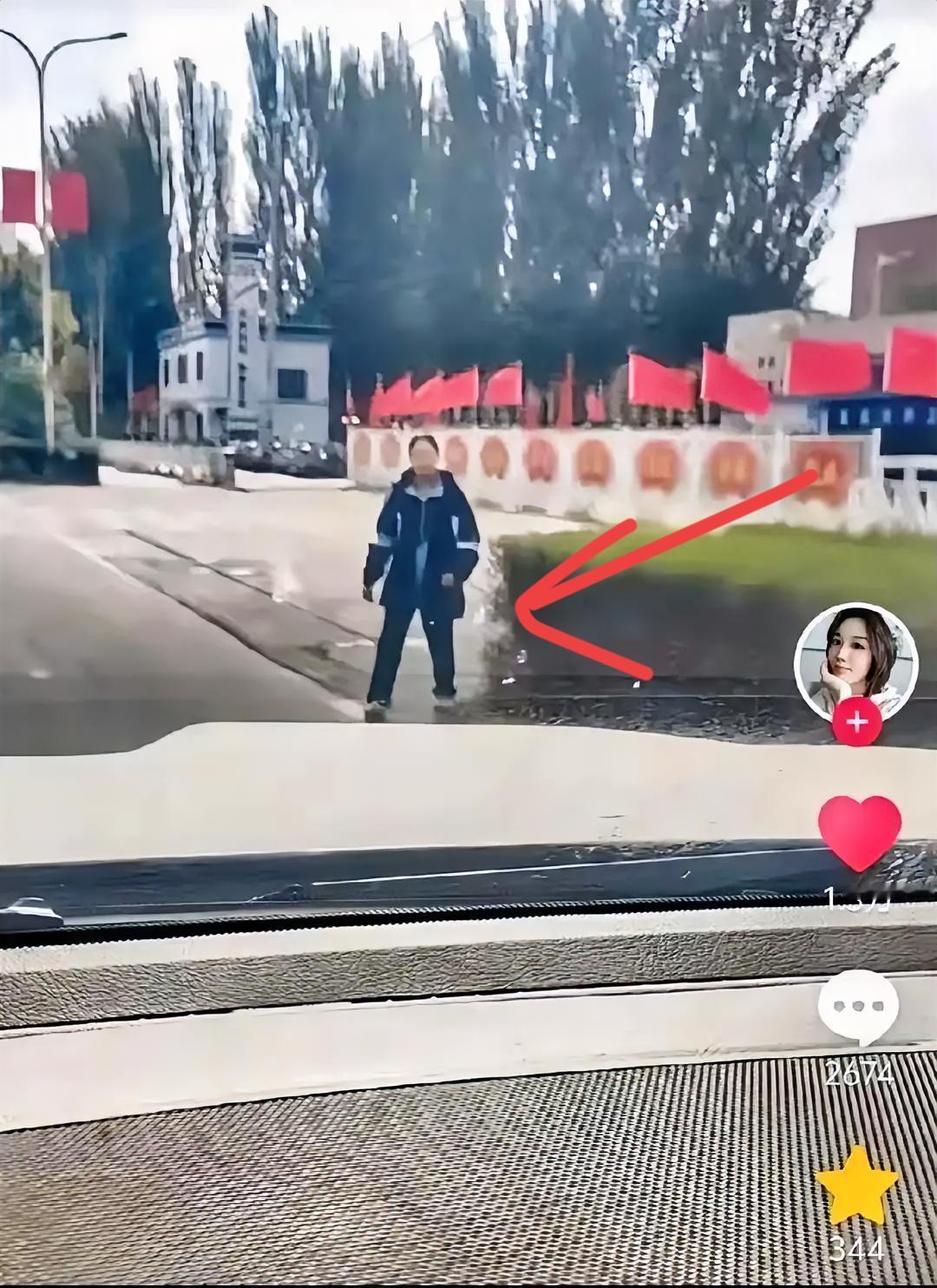 新疆一高中生打电话跟妈说太困了，想请假两小时回家睡觉，她妈二话不说就去接她。这事