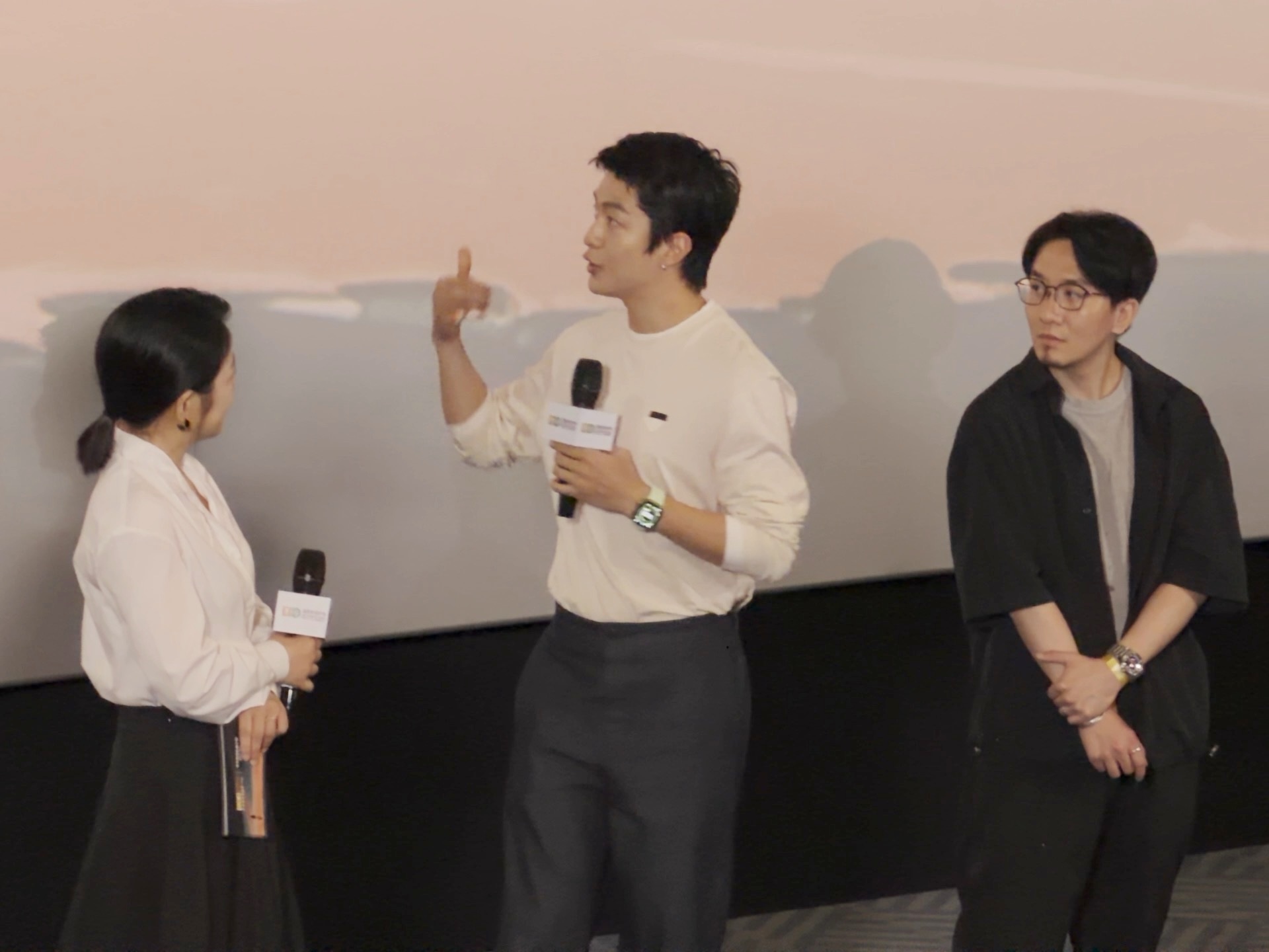 🎬 SIFF ING x ShotoniPhoneiPhone画面放在大银幕上