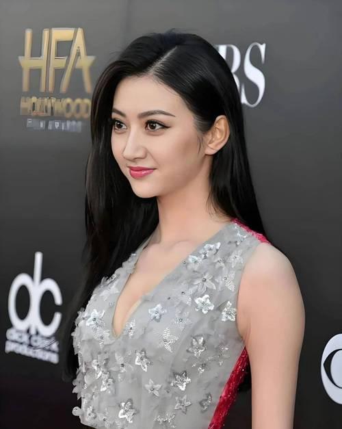 针对网传景甜相关不实代孕协议言论，我方正式严正辟谣。此类内容纯属恶意编造、凭空捏