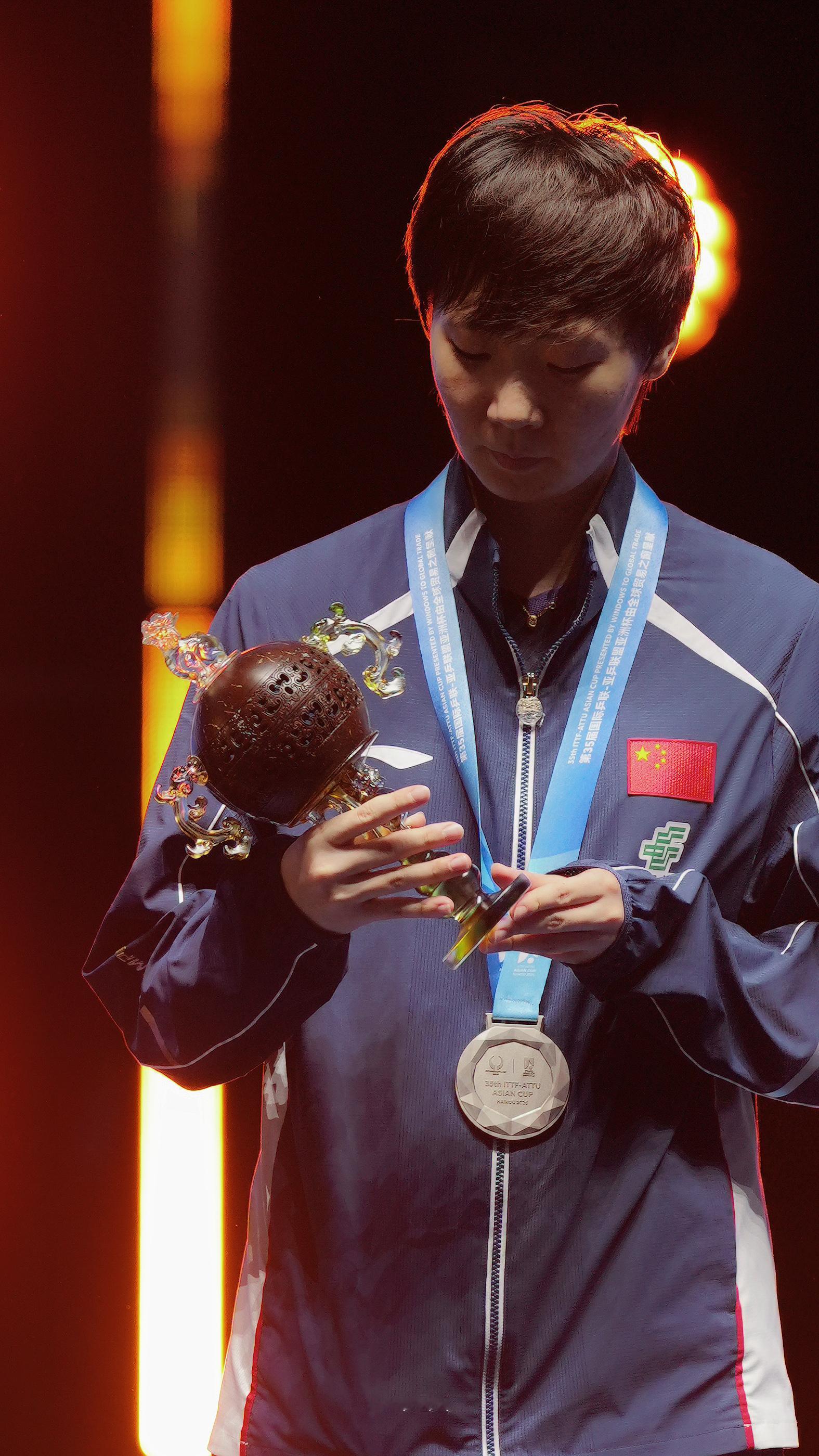 生日快乐呢曼昱🎂｜有海浪一样蓝色的尾鳍. 