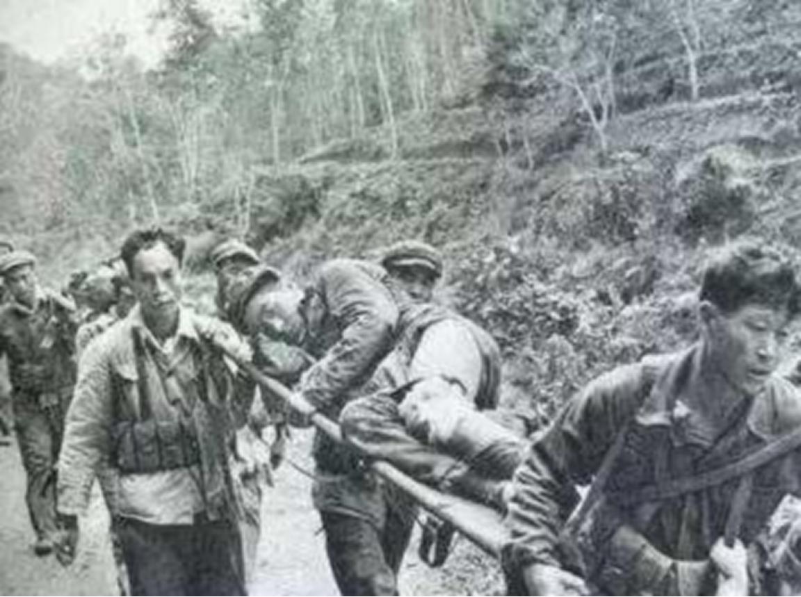 1979年解放军撤兵时，将越南境内的铁轨全都拆了带回国内，对此越南表示强烈不满，