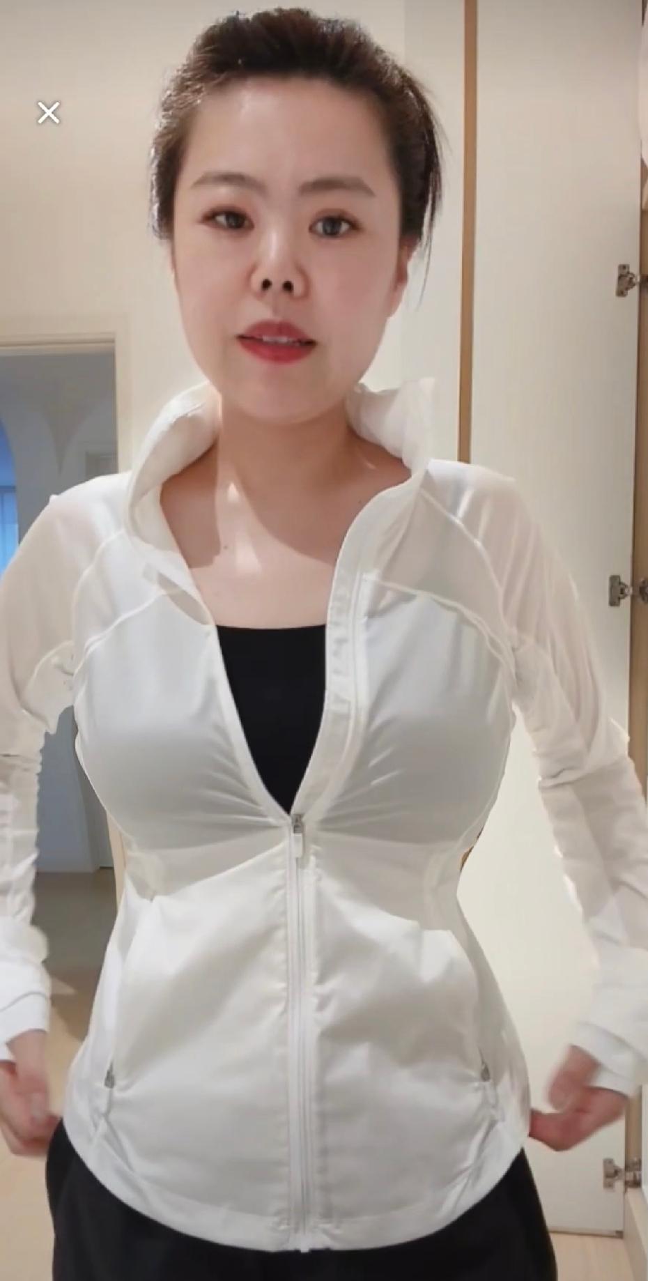 苦茶丹丹香，特意买xs紧身衣！
伙伴们，买的s码都让我给退了，还是xs码穿上好看