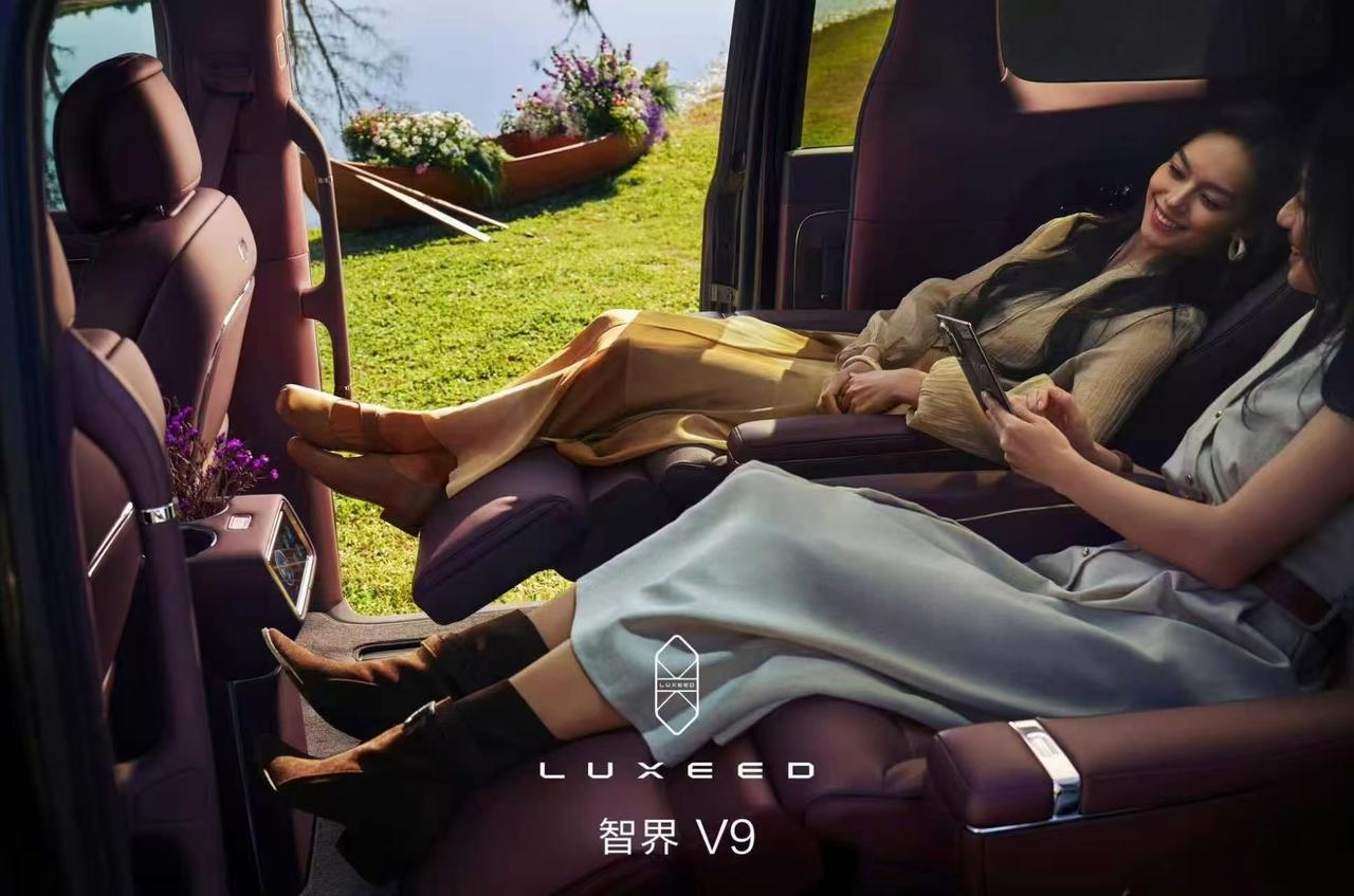 4月19日，水哥王昱珩在微博发布的一则购车求助引发网友热议。智界赵长江第一时间推