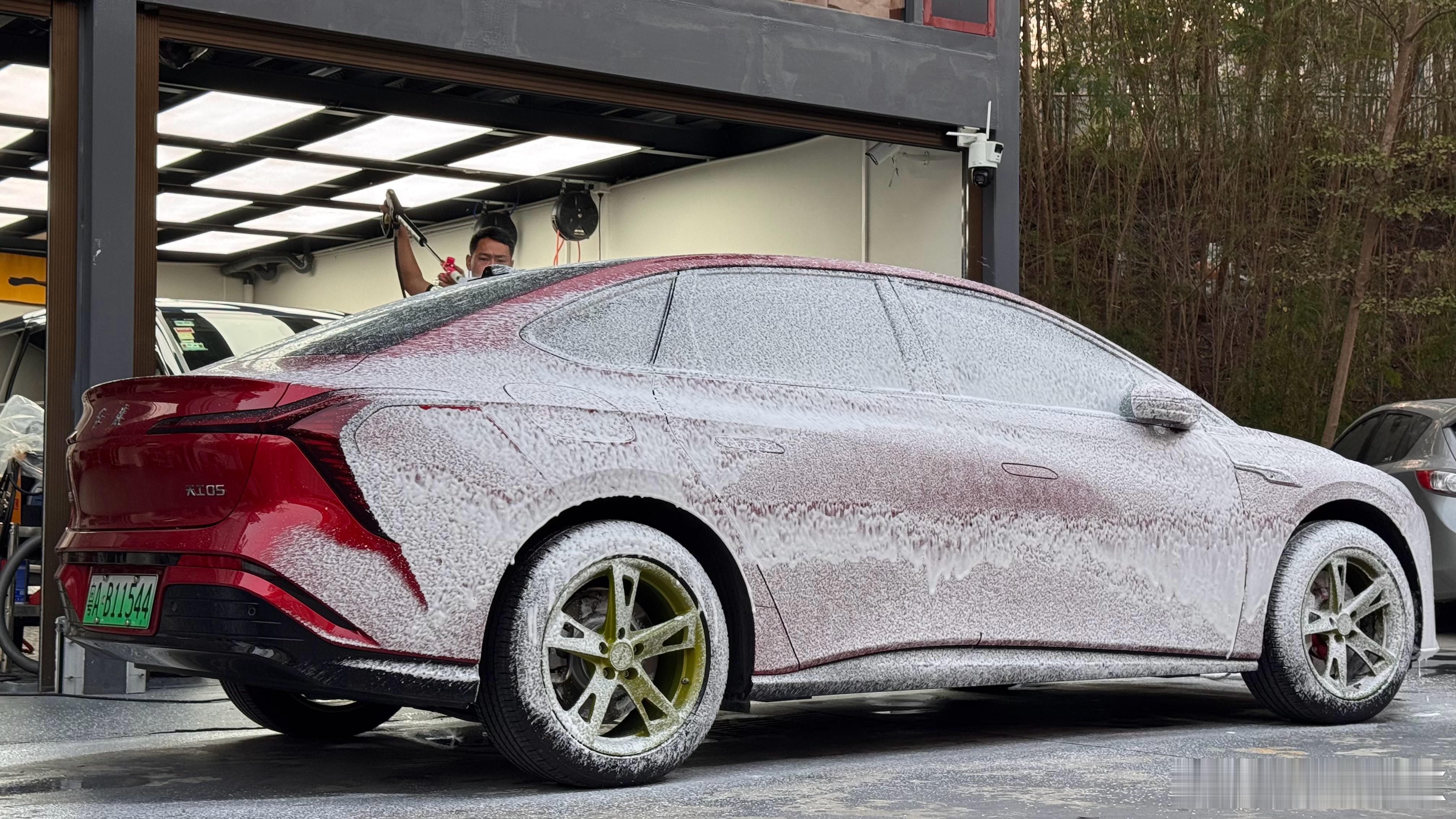 忙活一整天，终于把所有车都洗干净提前完成年前的“洗邋遢”任务只留三台过年会开出去