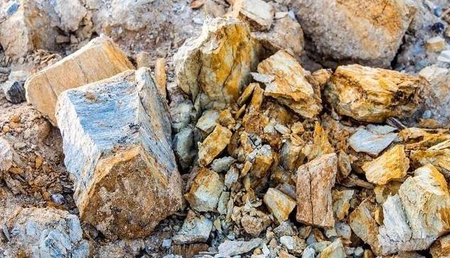 突发转向！稀土出口不卡了？中国这步棋太妙了！4月9日，商务部突然宣布：原定于20