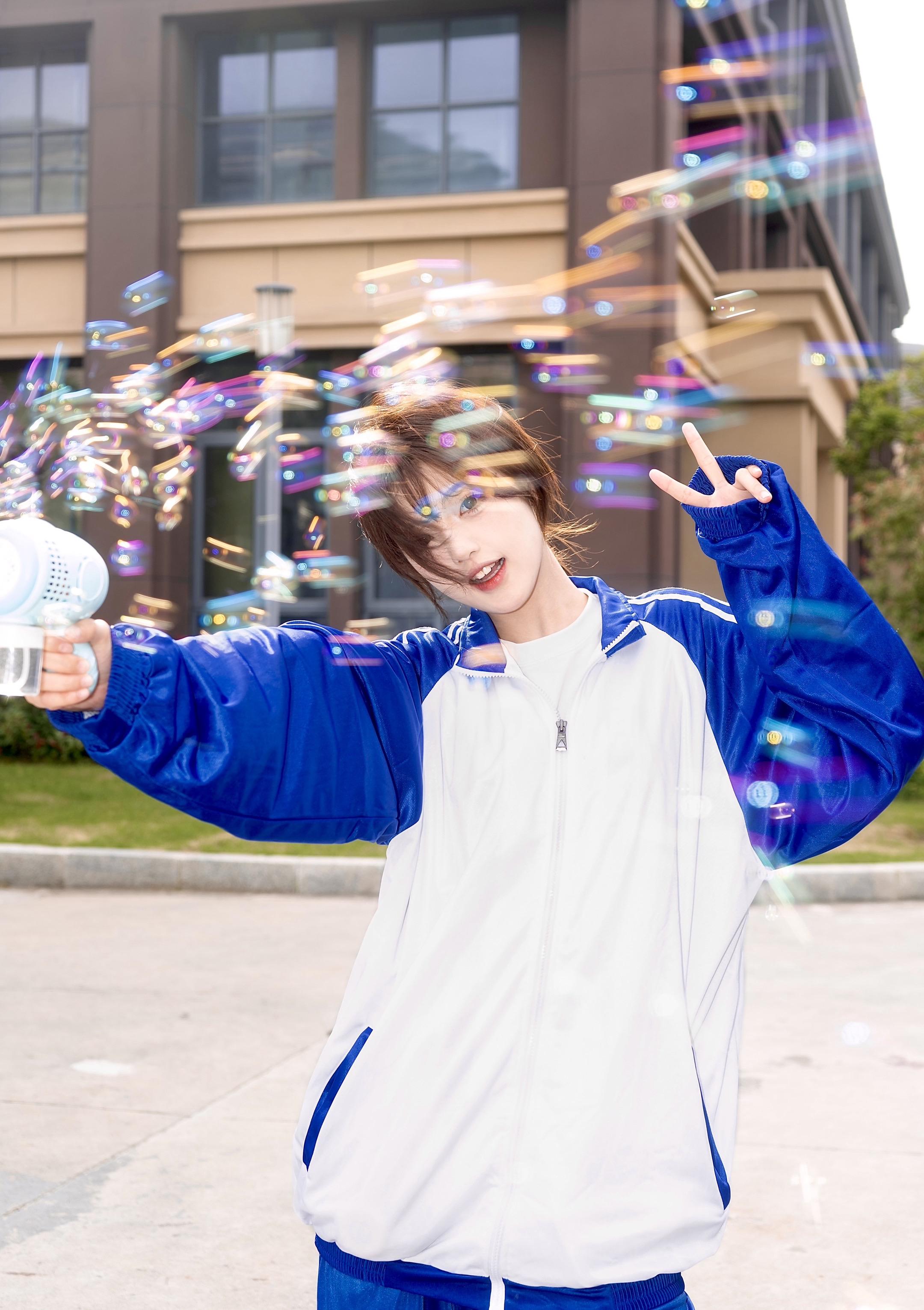奇怪嘞 大学里面怎么有高中生