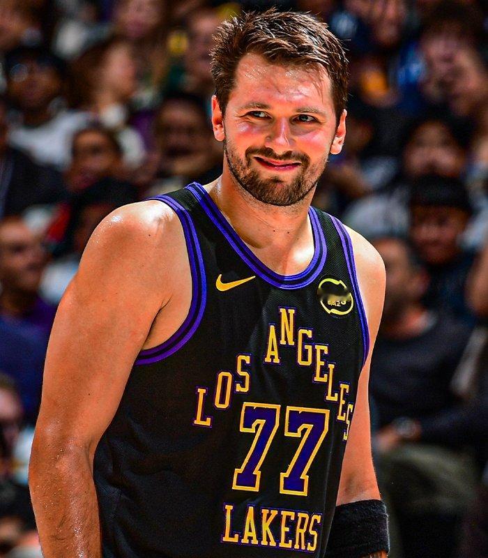 Shams：东契奇将在本周六（北京时间）返回洛杉矶，重新评估伤势！ 