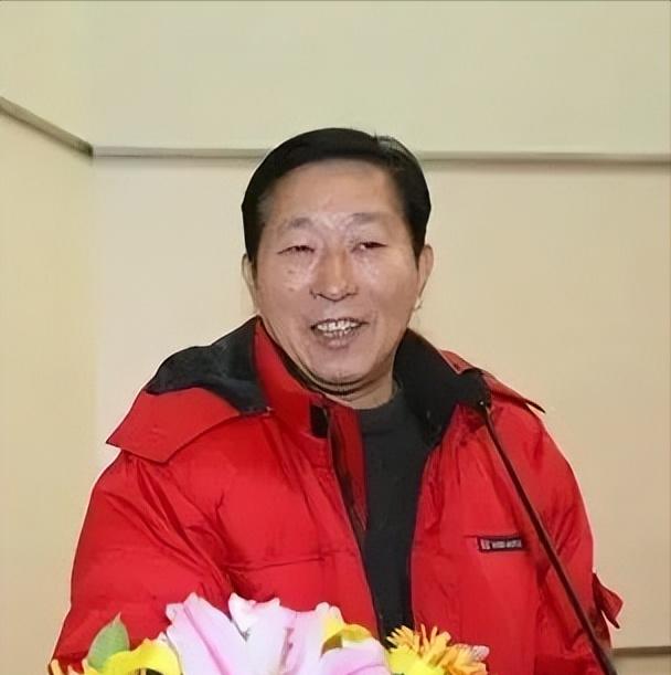 1996年，香港商人徐增平受邀来到贺龙之子贺鹏飞家中，闲聊过后贺鹏飞突然说道：“