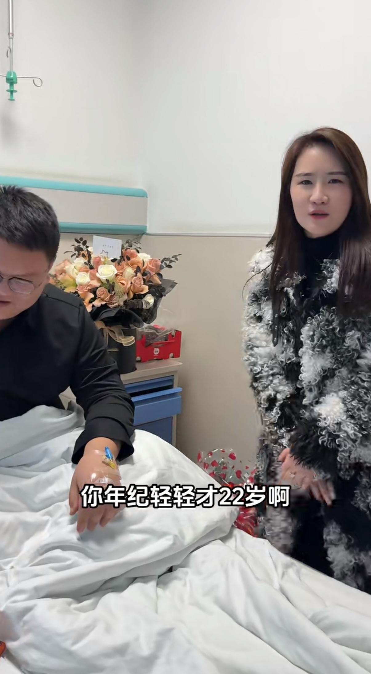 我22岁，已经给酒行投了50万。
而另一位28岁的“前辈”，还在镜头前讲着奋斗史