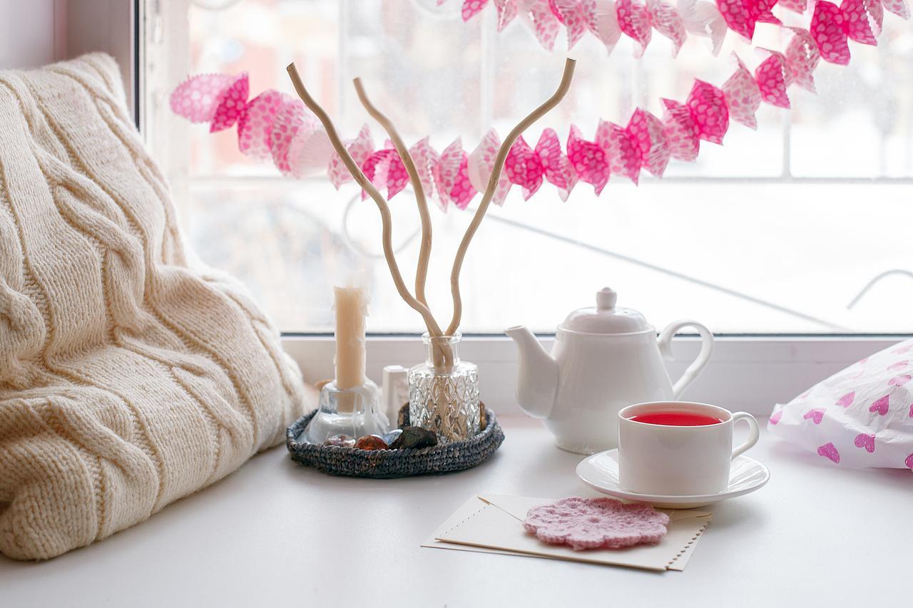 慢慢才懂，
一个家的根基，从不是物质的堆砌，
而是爸爸“在场”的担当。
爸爸若长