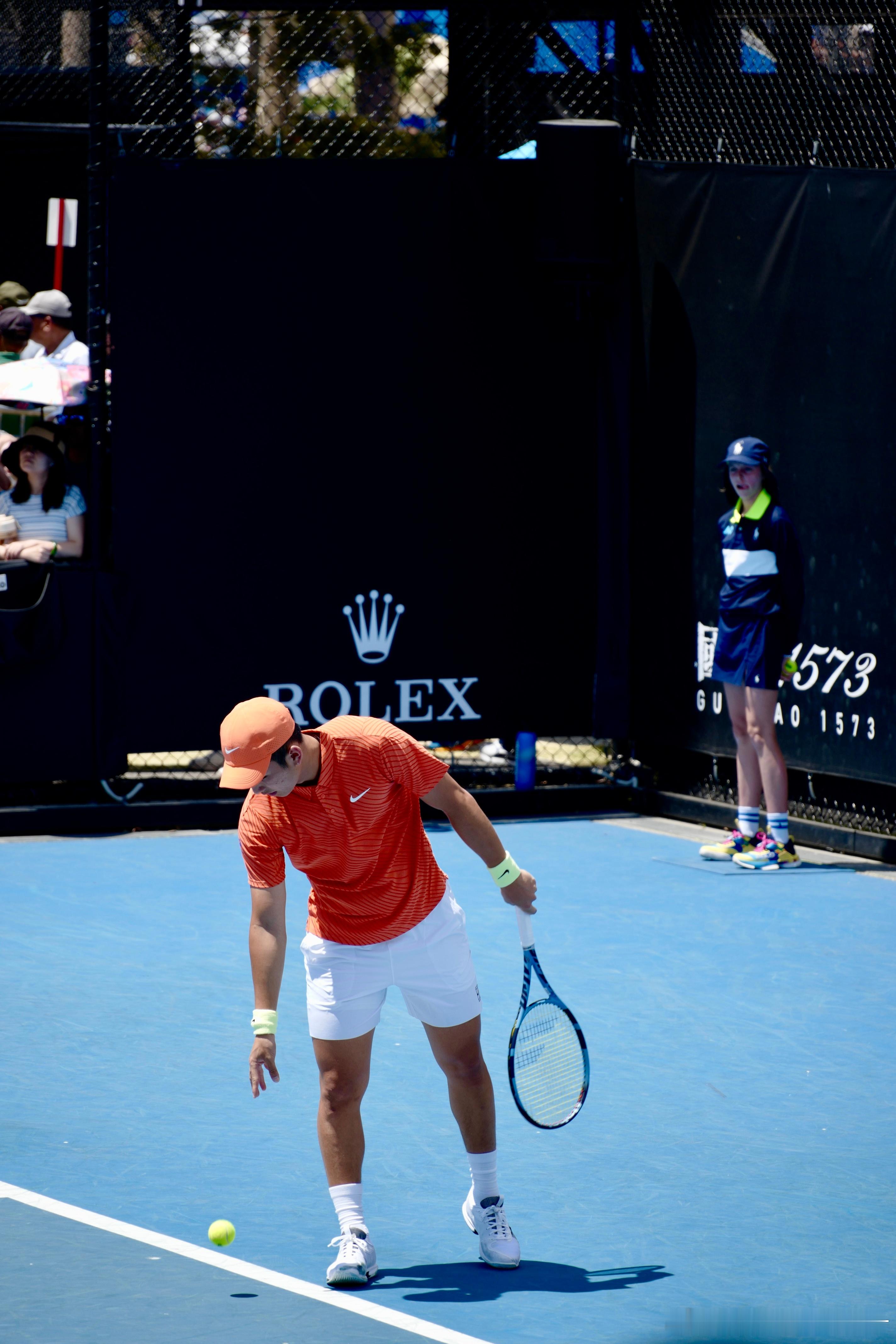 澳网2026 男单正赛首轮进行中🇨🇳商竣程6-4🇪🇸阿古特率先拿下第一盘