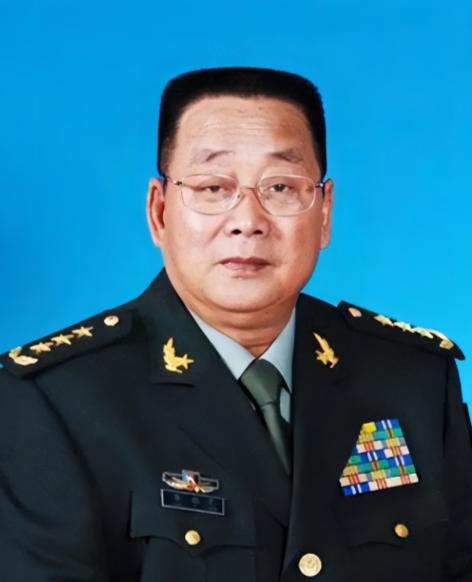 2002年，王克上将卸任总后勤部长职务，谁来接替他呢？是廖锡龙上将，这两位都是打