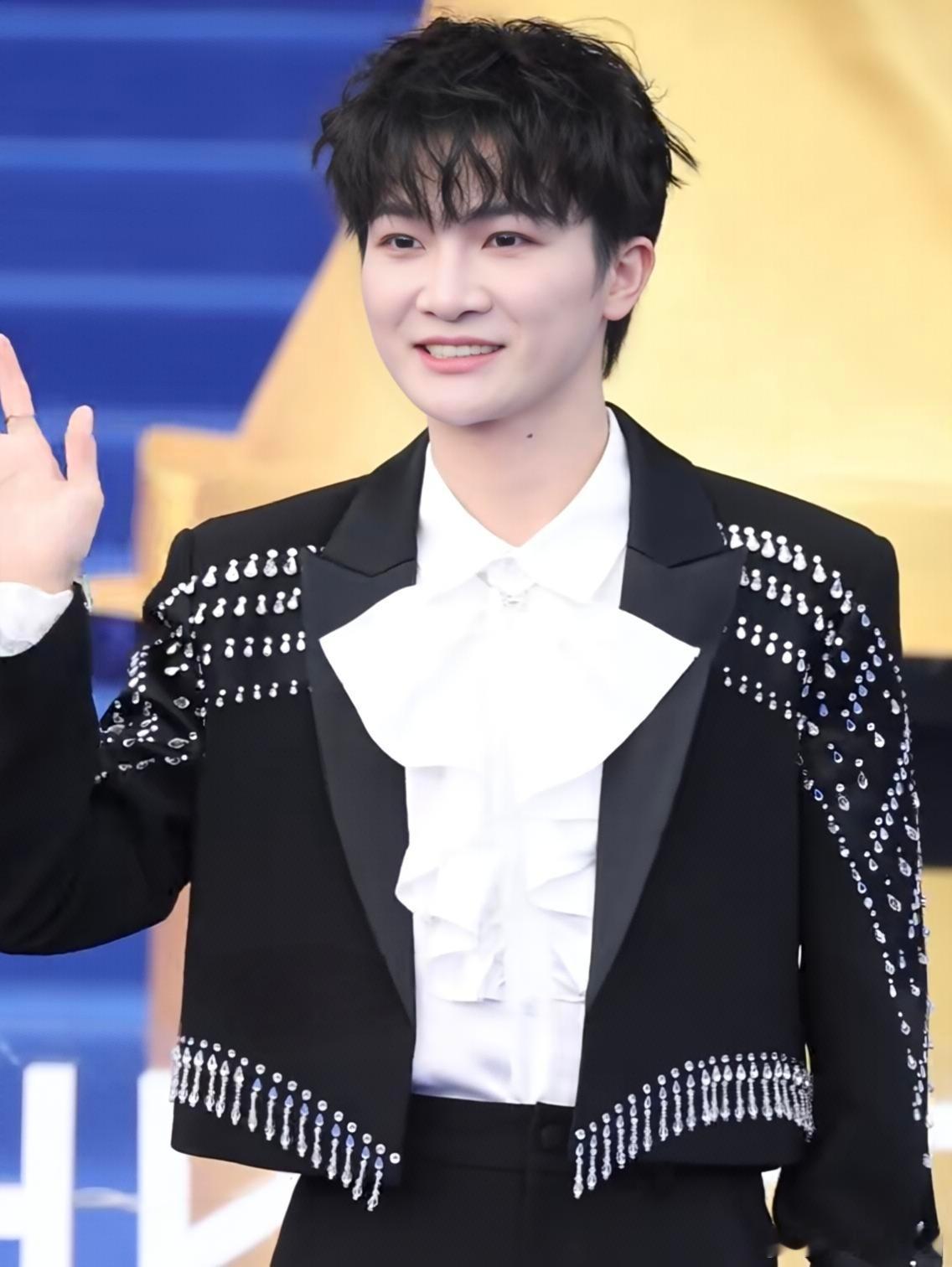 周深  周深修星星的人致敬经典电影 【圈宝和米说上午好】风拨动着思念，止不住的喧