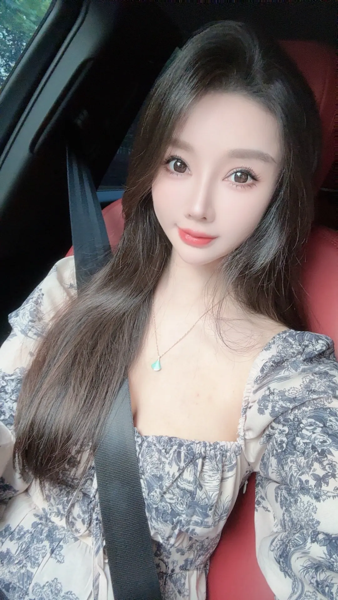 孤独比将就有趣多了，风华正茂的年纪还是好好爱自己。90后