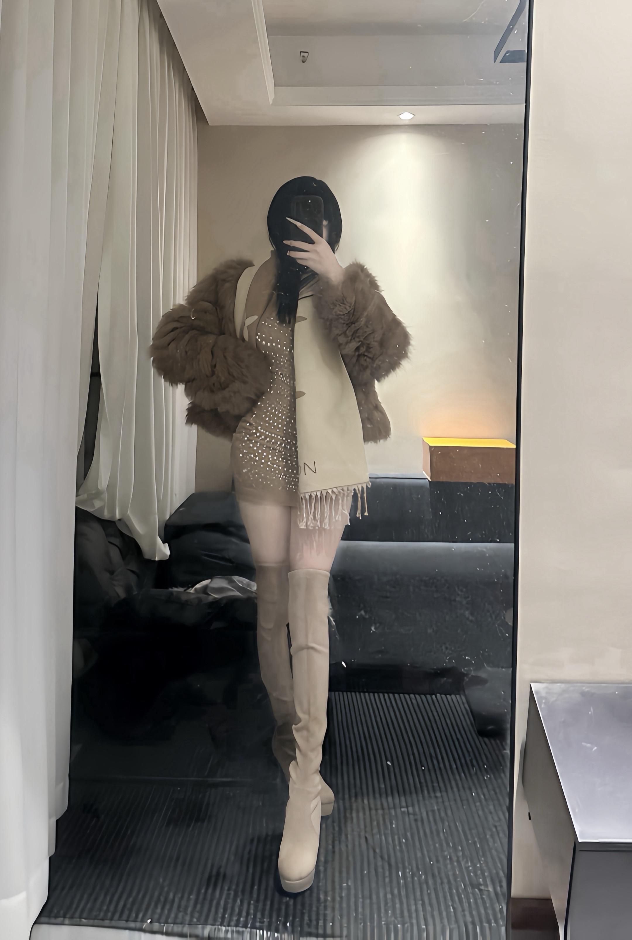 我接受任何人的离开 因为对的人一直在我身边