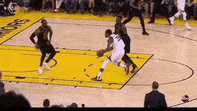 这是NBA历史总决赛第一次改判，直接导致了输球！

看过那年直播的就知道，同样是
