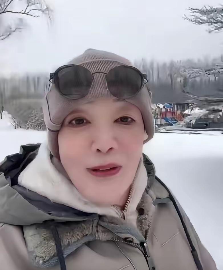 网友说得太对了，
麻六记兰姐是个称职的老母亲，
而，汪小菲却不是个合格成熟的儿子