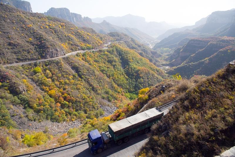 河南豫北几个城市空气质量长期落后的原因，是“天灾”与“人祸”共同作用的结果。
一