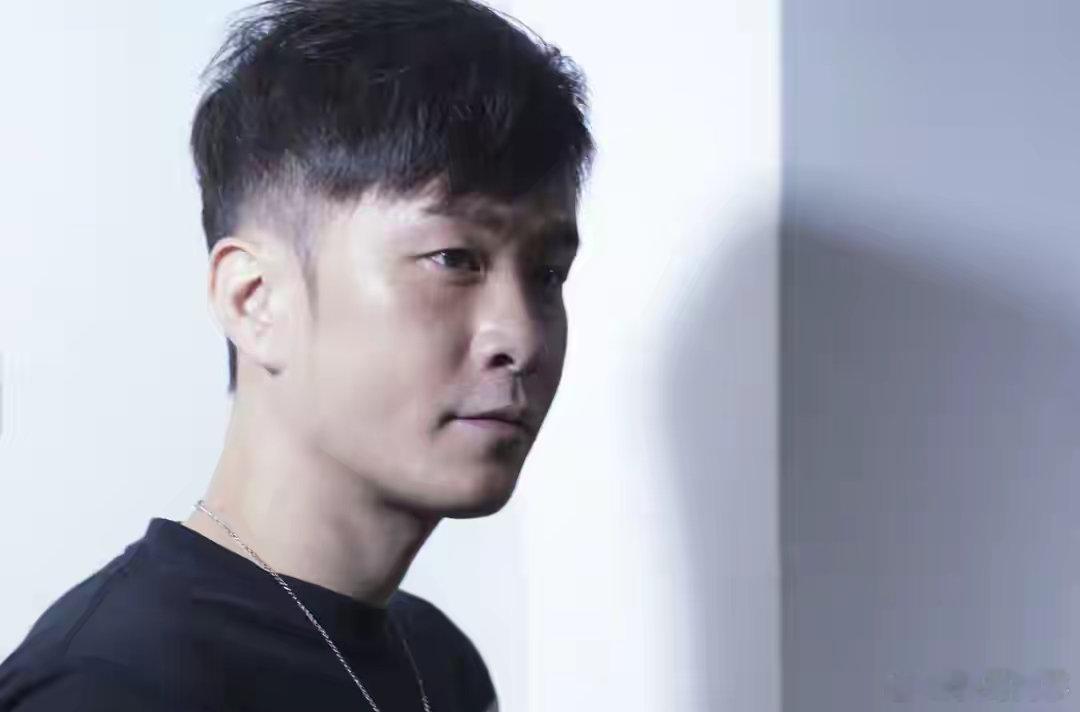 43岁香港演员抑郁症去世，最后动态见端倪，前妻是宝儿合影曝光！8月11日，杨尚斌