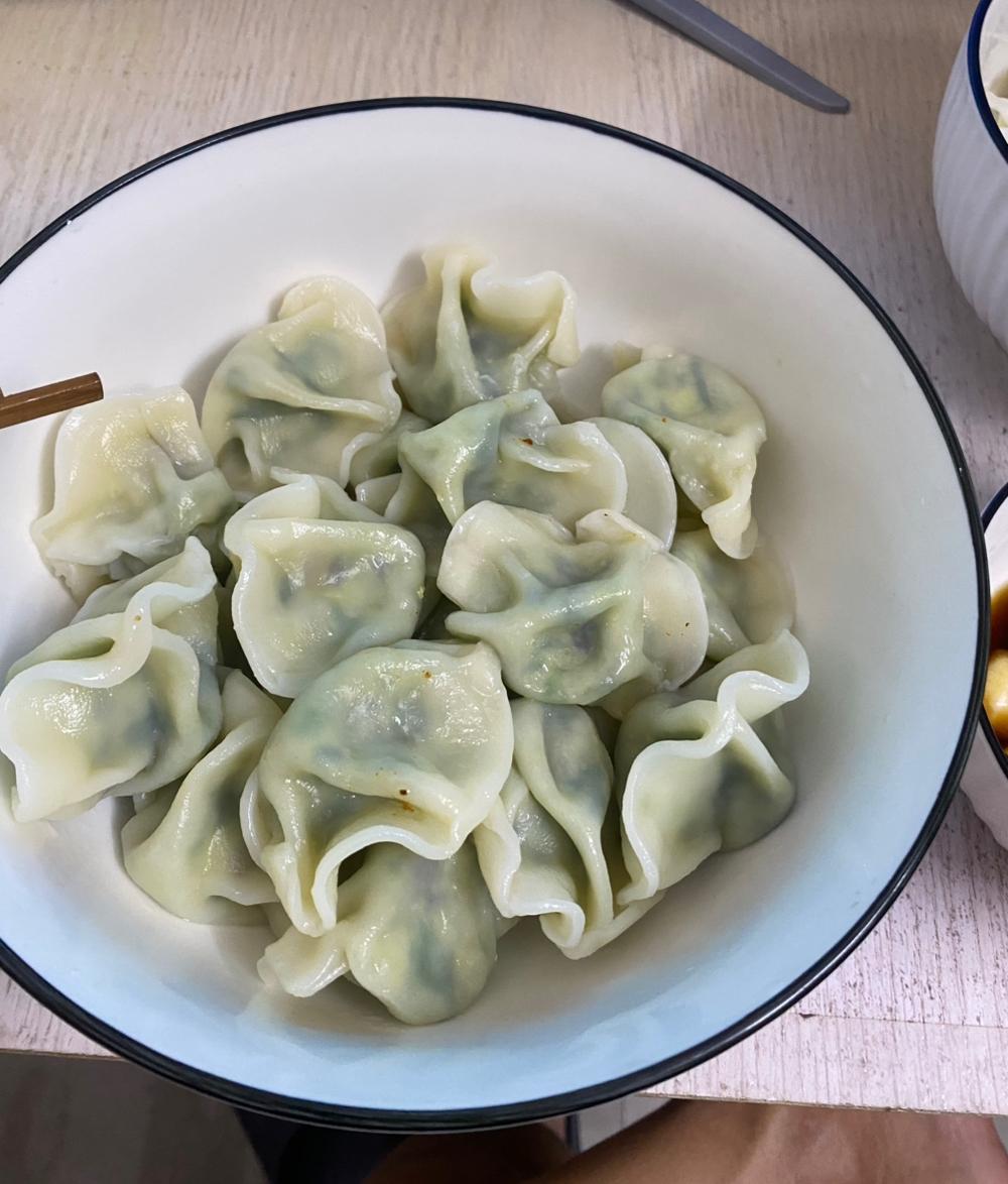 一斤韭菜鸡蛋馅的饺子只要5块钱，咱们国家现在这个物价在世界上应该算是顶级亲民的了