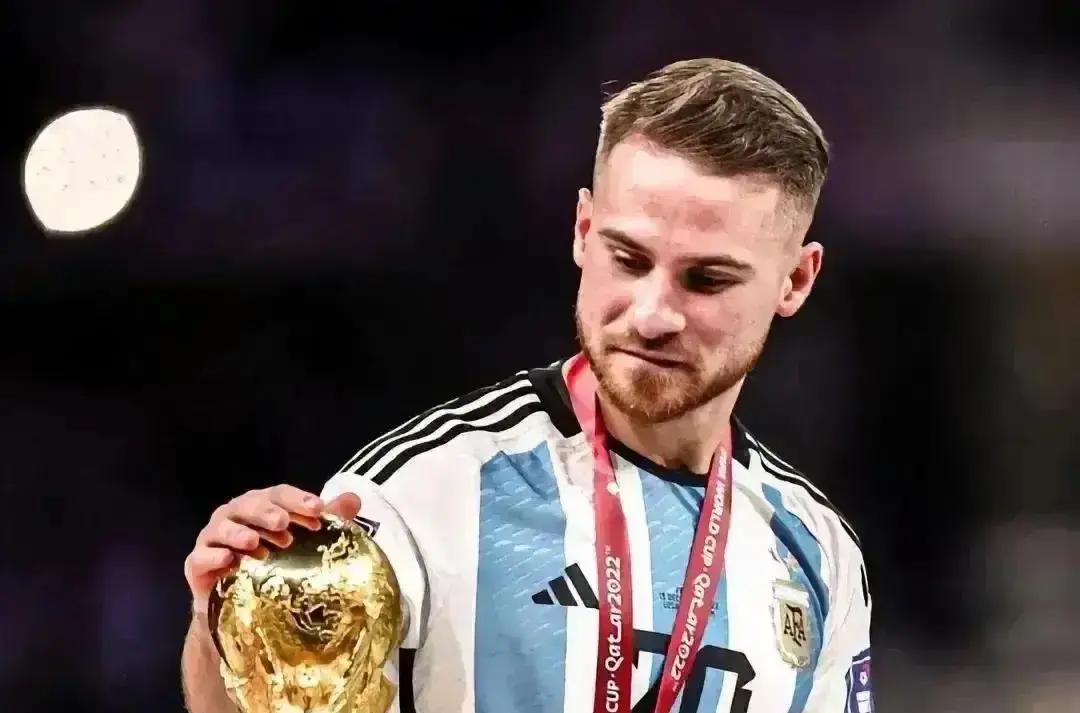 1.2亿砸不动！切尔西把恩佐锁死
 
标价是标价，真掏钱也不卖。伦敦晚旗报说马雷