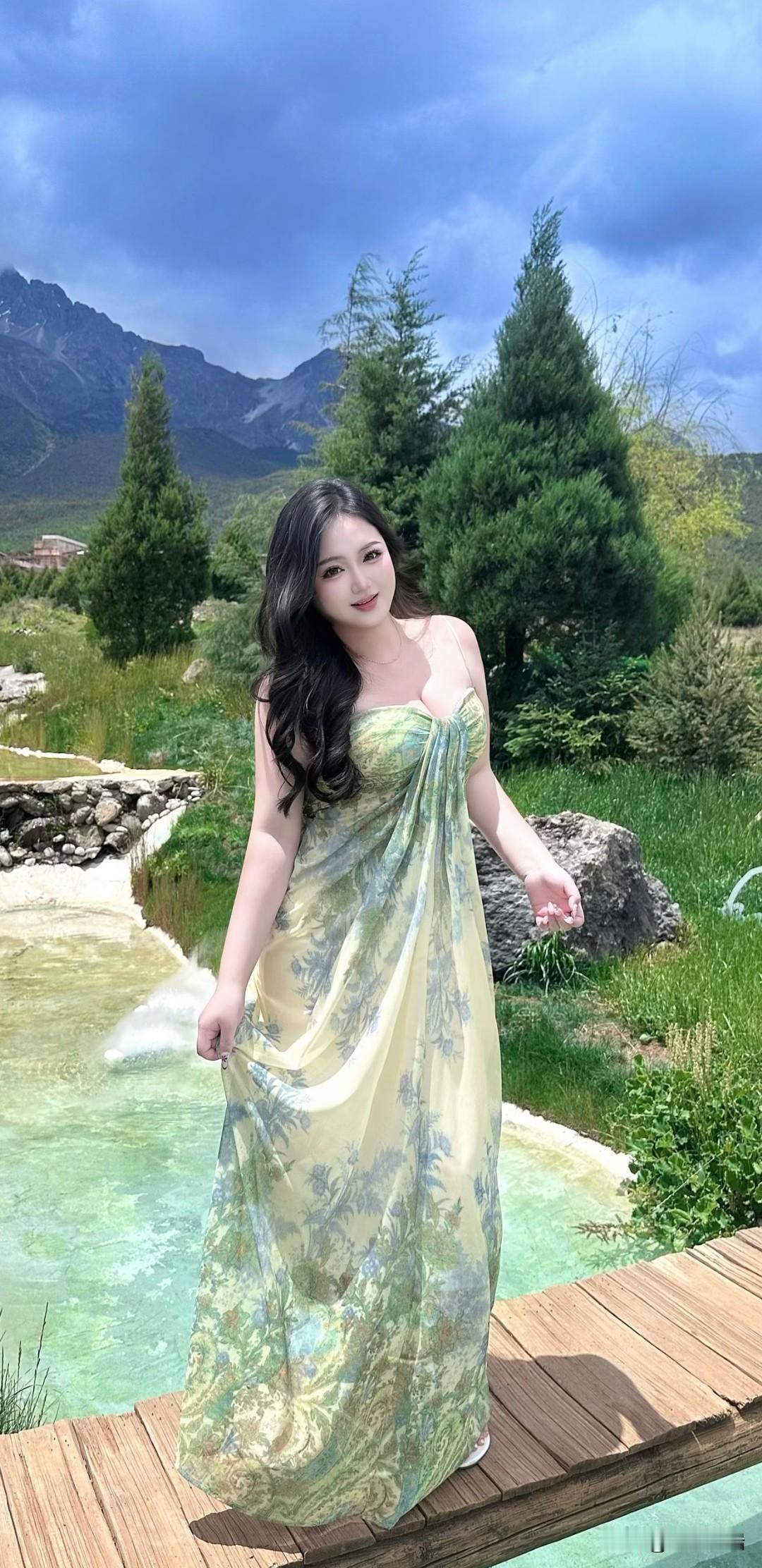 你的眼睛会笑，弯成一条桥。