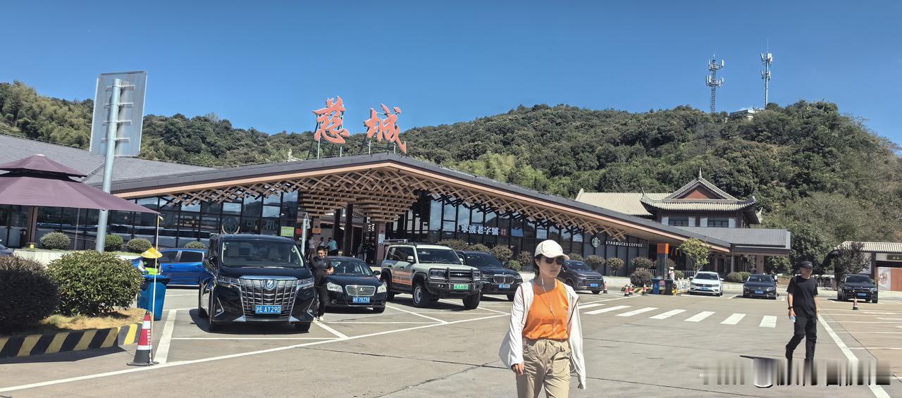 现在高速服务区设施都这么完善了吗？感觉无论走到哪个服务区，从外观上看像是走进某个