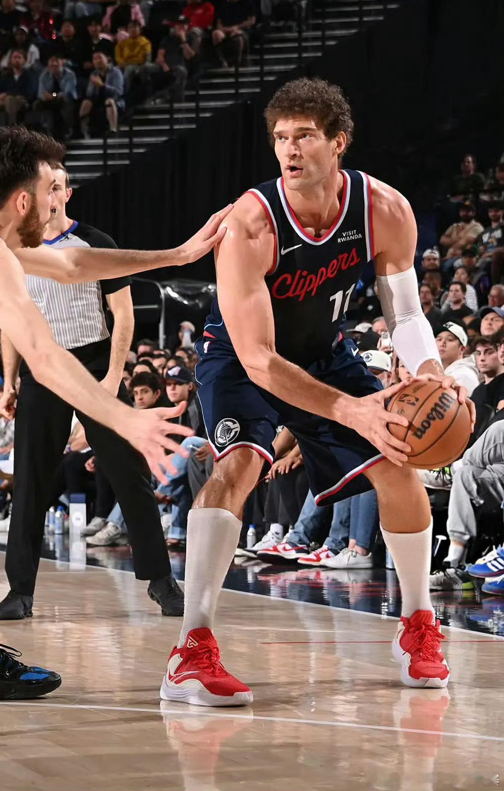 雷霆大胜快船18分锁定西部第一！霍姆格伦30+14统治内线，亚历山大11助攻盘活