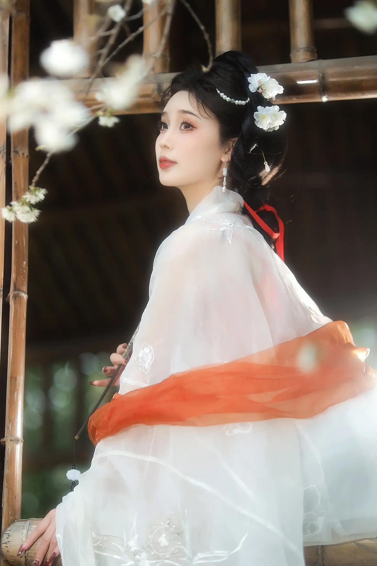 “长冬有尽，枯木簪春”