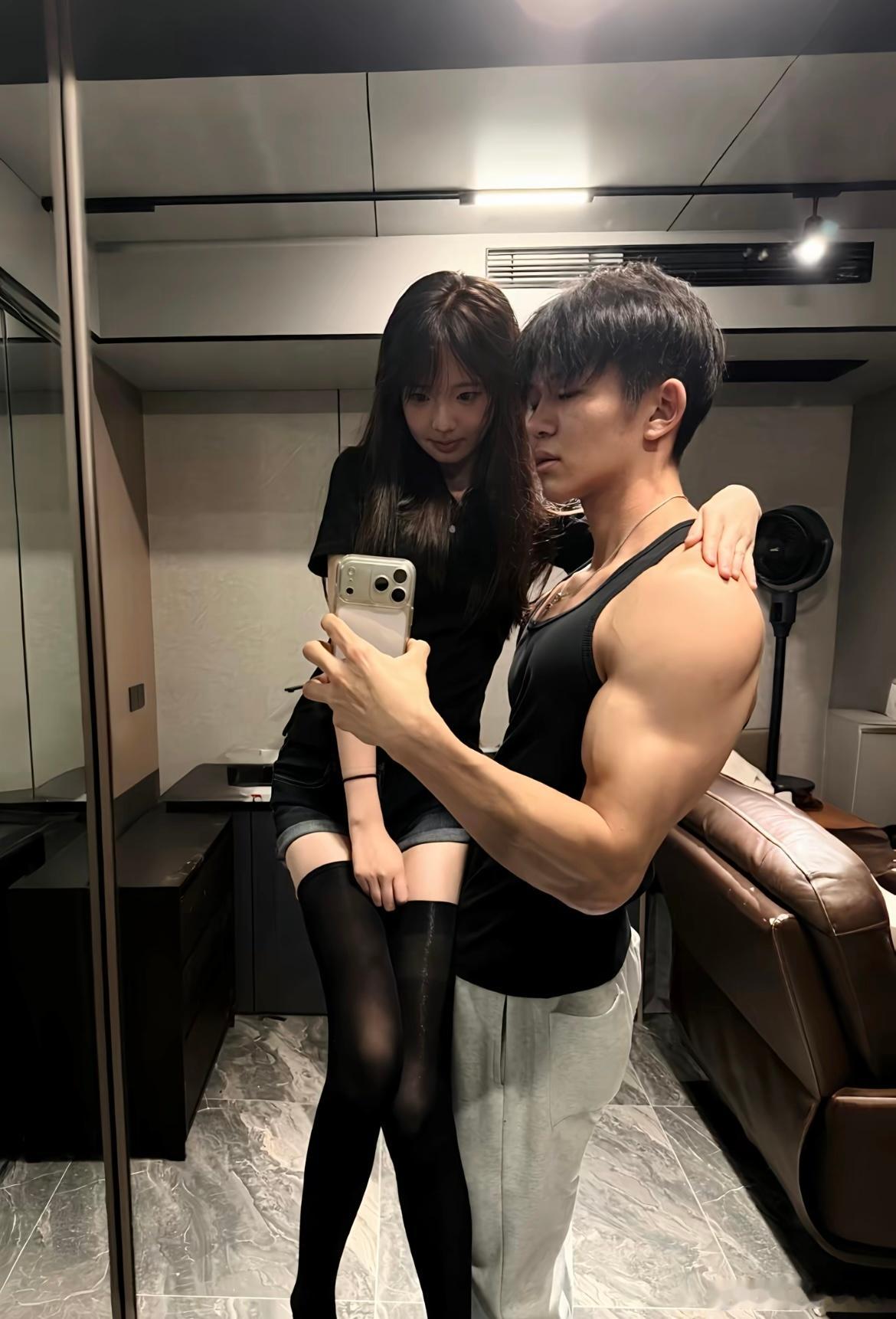 单手抱女朋友我也行 