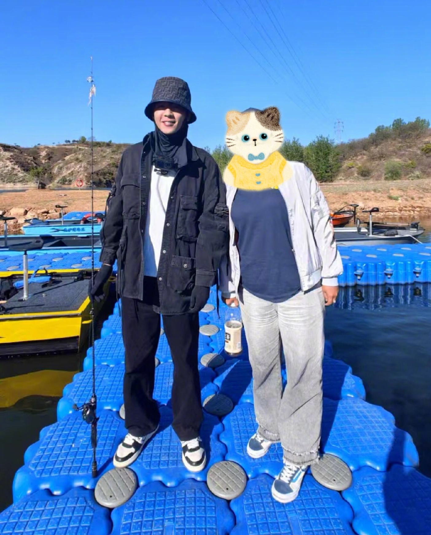 连续两周偶遇张若昀钓鱼 网友连续两周偶遇钓鱼，今天又遇到了哥，还是早晨8点[哈哈