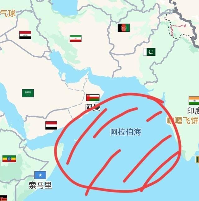 很多人都在为美国在印度洋用鱼雷击沉伊朗军舰欢呼！
但真正该紧张的，首先不是伊朗，