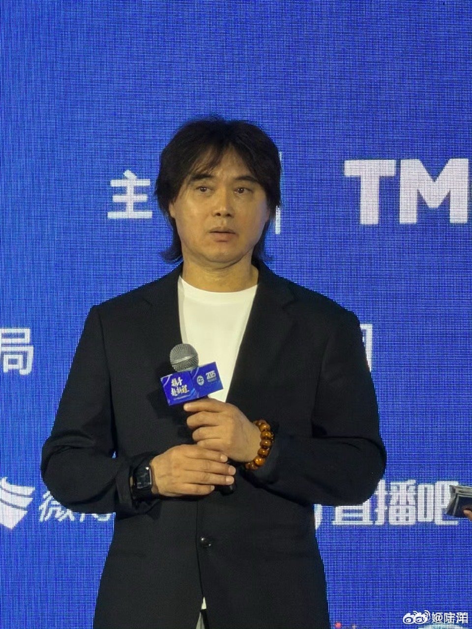 中国金球奖 今天下午在金球奖现场看到了中国足坛久违的名宿，也是我年轻时唯一的国内