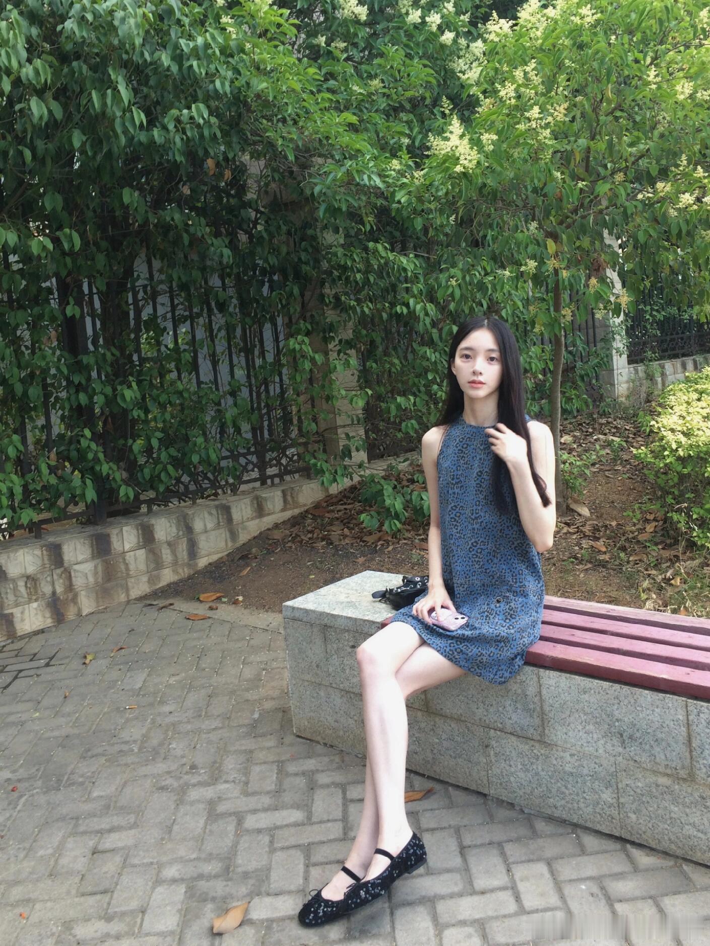 不穿丝袜也很美呀 ​​​