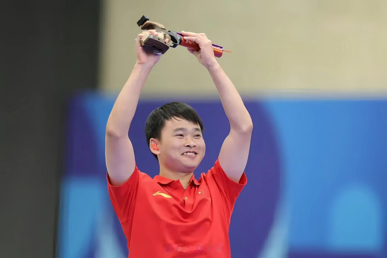 揭秘奥运背后的辛酸力量！一名运动员的孤独之战，家中仅父亲一人见证荣耀，家徒四壁却
