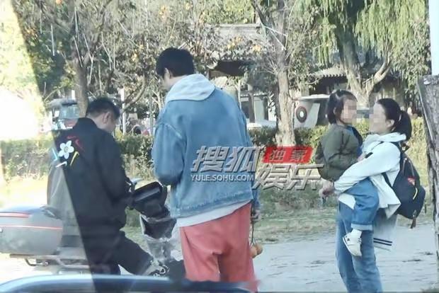 #王传君为女儿交罚款摘柿子#女儿这么大了！ ​​​