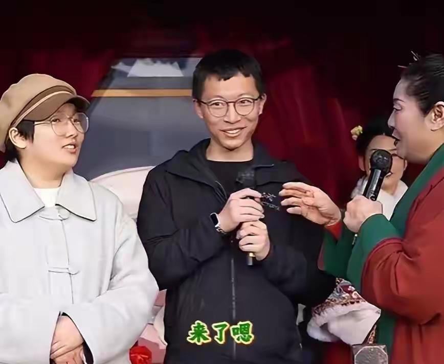 说配一脸的，快站出来挨罚，网上沸沸扬扬的所谓相亲天花板到头来是一个骗子，真是笑死