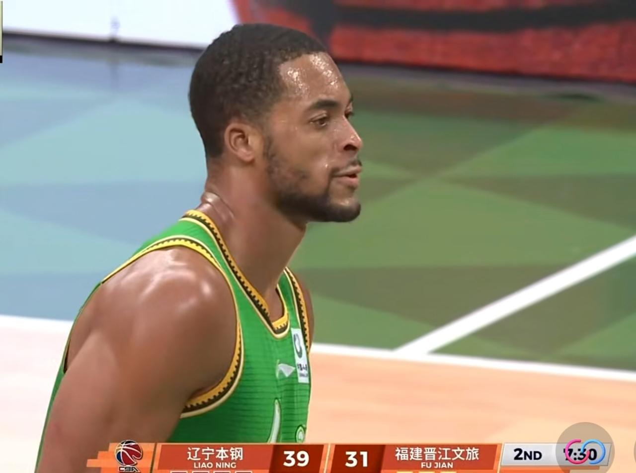 CBA辽宁主场112：103战胜了福建，本场比赛强度不大，第三节辽宁对皮特森防守