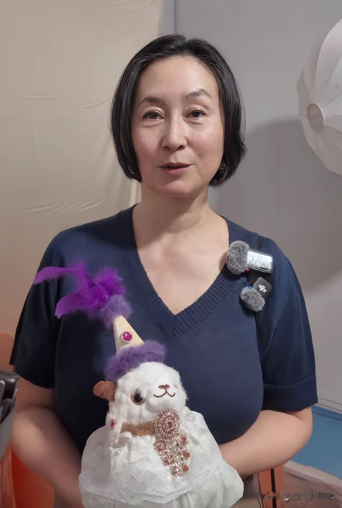年龄感上来了，明显的老了。