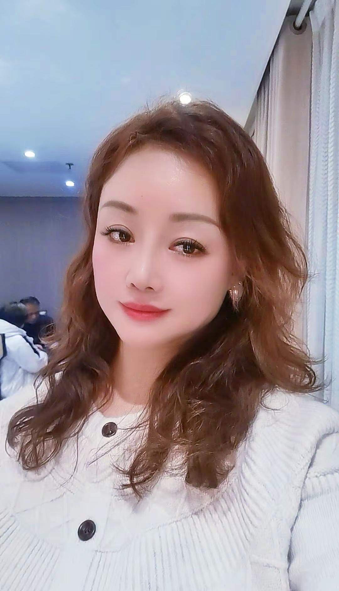 以前觉得沟通很重要，后来发现共鸣才是绝杀。也渐渐明白人和人的争辩是没有意义的，每