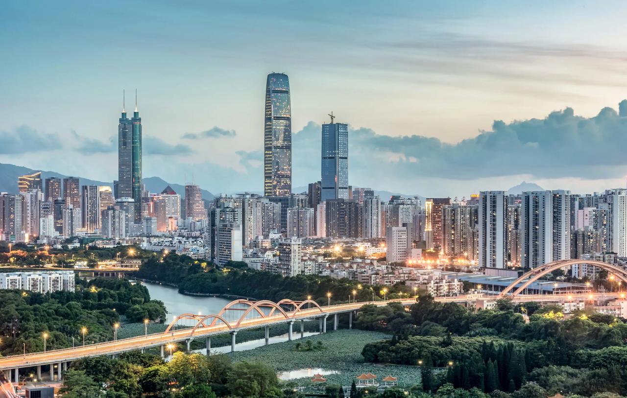 2023年上半年，一个深圳的经济规模就超过了整个云南省


        20